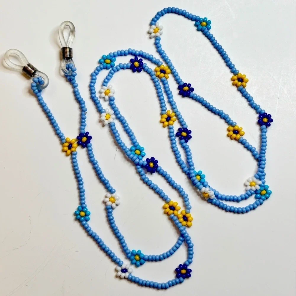 Vintage Daisy Chain Beaded Eye Glass Holder 30 Inch Blue Floral Retainer Cord